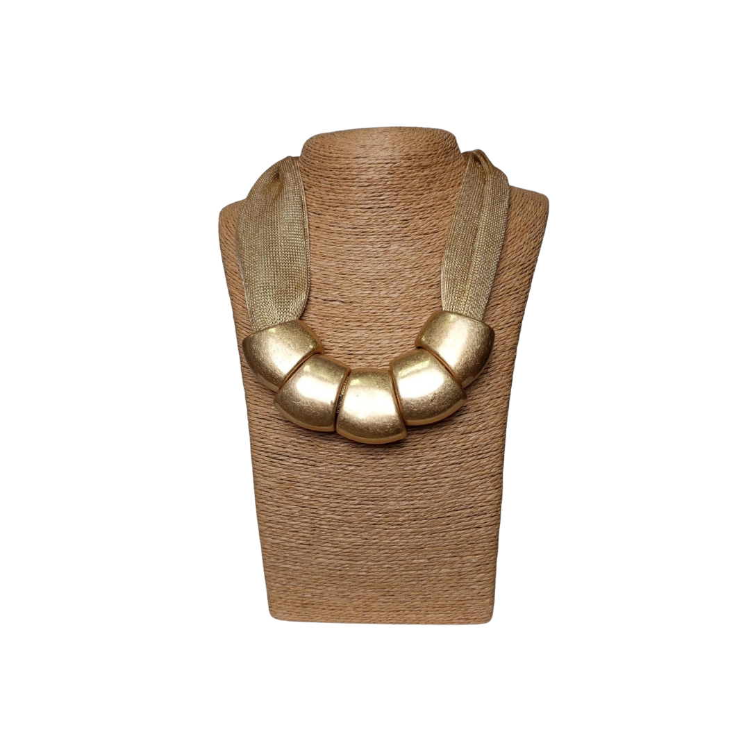Ir a la página del producto COLLAR DE CUERDA DORADO